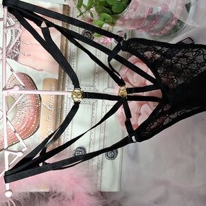 VICTORIA'S SECRET  Lace Black Strappy with Logo panty NWT 2046